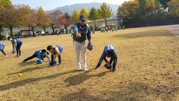 하동 악양초, Jr. Dinos After School…야구 기본기 전수·티볼 경기