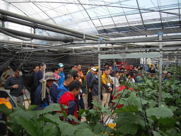 하동군, 경남생태귀농학교 22기 교육생 60명…딸기·망고 등 영농현장 체험