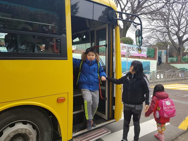 하동 악양초, 통학버스 이용 학생 대상 ‘즐겁고 안전한 등하교 주간’ 운영