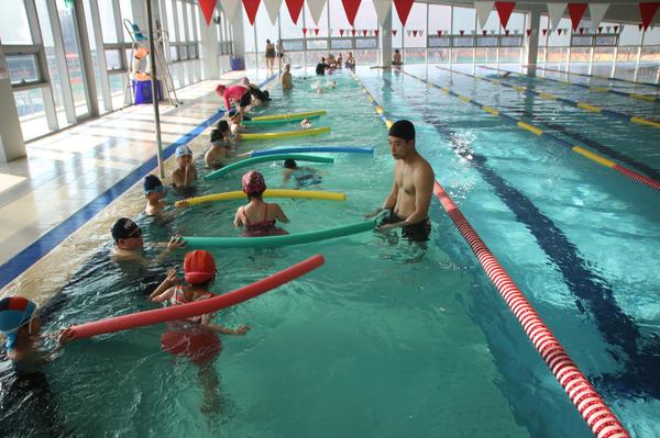 하동군, 국민체육센터 수영장 10월까지 관내 초등학생 대상 수영교실 운영