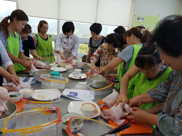 하동군건강가정·다문화가족지원센터, 부인회 하동지부와 결혼이민자 한국음식 만들기