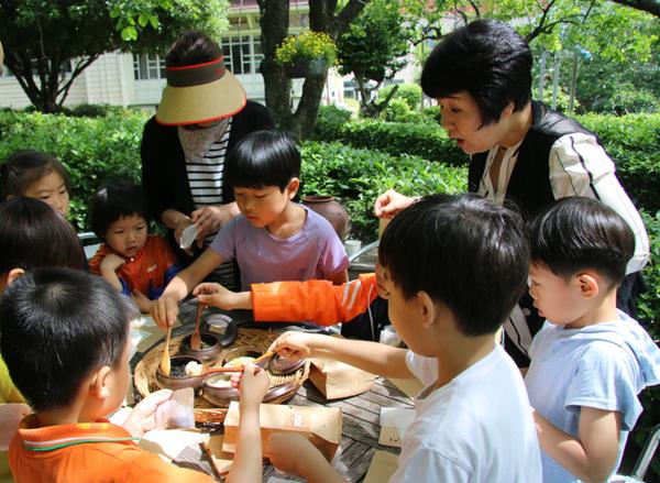 하동 악양초, 전교생 매암다원 한국홍차학교 체험활동 참여…창의력·인성 함양