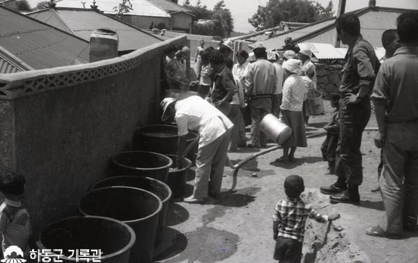 1978. 가뭄으로 인해 식수공급