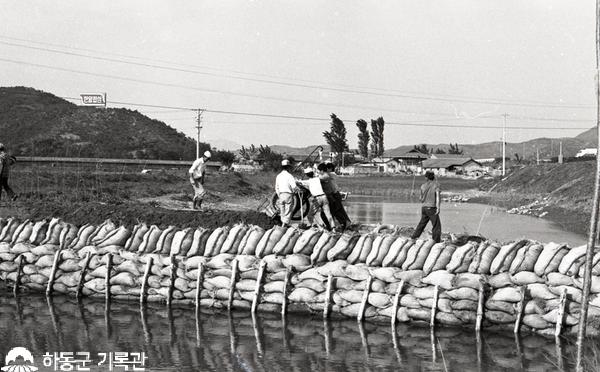 1978. 해수와 담수 절강 집수작업(금남영천).